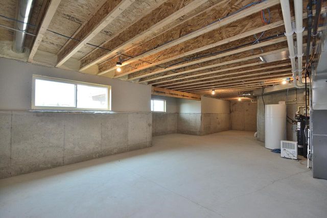 641 Standing Stone DRIVE, Waukesha, WI 53189