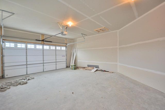 641 Standing Stone DRIVE, Waukesha, WI 53189
