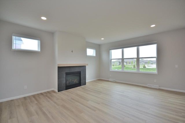 641 Standing Stone DRIVE, Waukesha, WI 53189