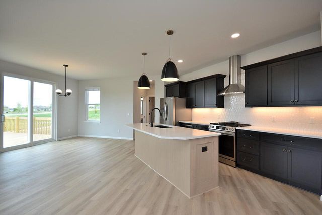 641 Standing Stone DRIVE, Waukesha, WI 53189