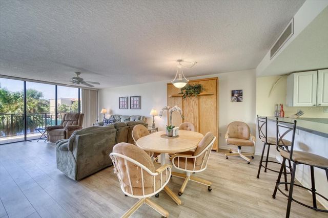 7600 BAYSHORE DRIVE 202, Treasure Island, FL 33706