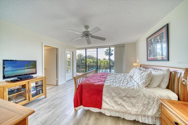7600 BAYSHORE DRIVE 202, Treasure Island, FL 33706