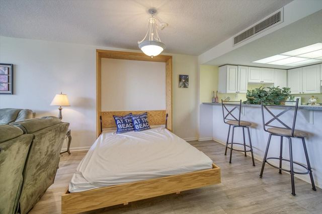 7600 BAYSHORE DRIVE 202, Treasure Island, FL 33706
