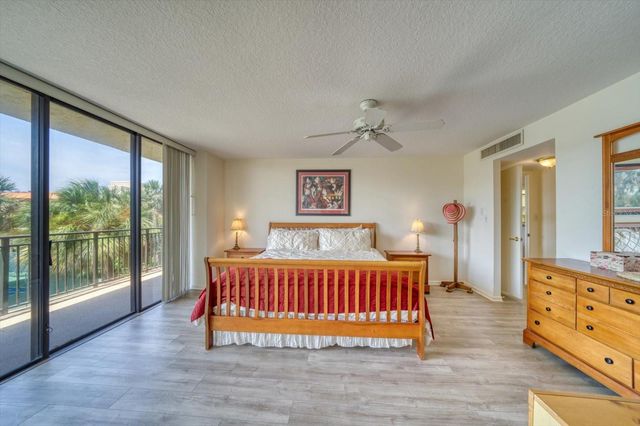 7600 BAYSHORE DRIVE 202, Treasure Island, FL 33706