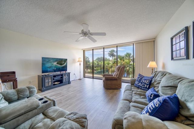 7600 BAYSHORE DRIVE 202, Treasure Island, FL 33706