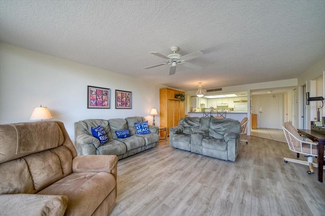 7600 BAYSHORE DRIVE 202, Treasure Island, FL 33706