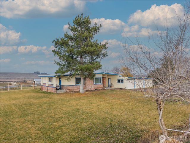 3416 Road 20 NE, Soap Lake, WA 98851