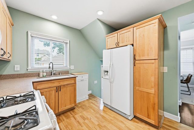 808 E Lake Forest AVENUE, Whitefish Bay, WI 53217