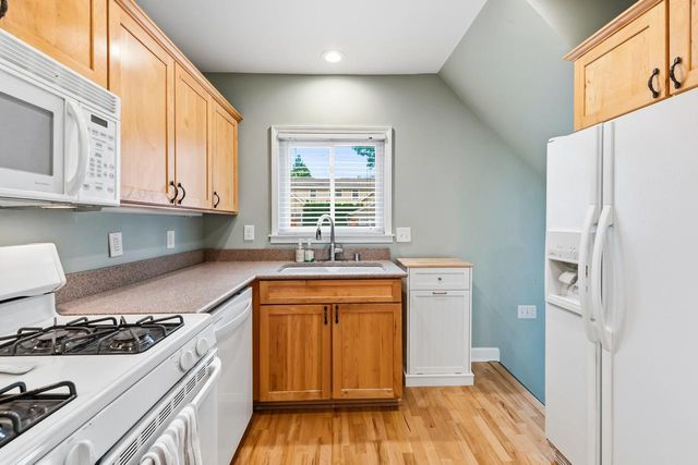 808 E Lake Forest AVENUE, Whitefish Bay, WI 53217