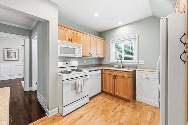808 E Lake Forest AVENUE, Whitefish Bay, WI 53217