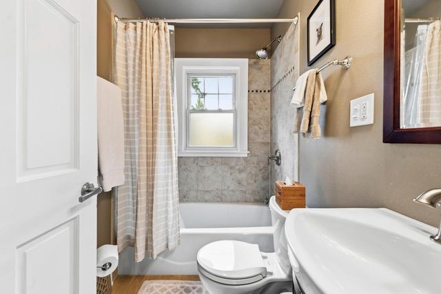 808 E Lake Forest AVENUE, Whitefish Bay, WI 53217