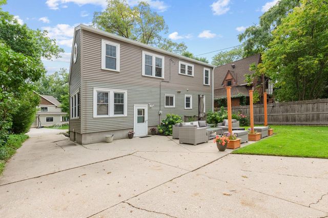 808 E Lake Forest AVENUE, Whitefish Bay, WI 53217