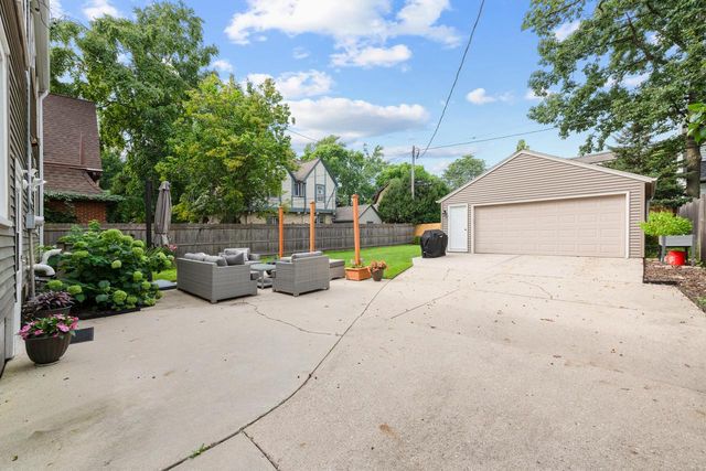 808 E Lake Forest AVENUE, Whitefish Bay, WI 53217