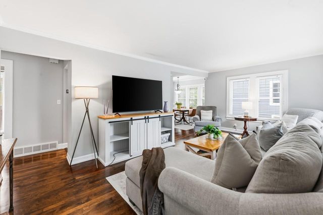 808 E Lake Forest AVENUE, Whitefish Bay, WI 53217