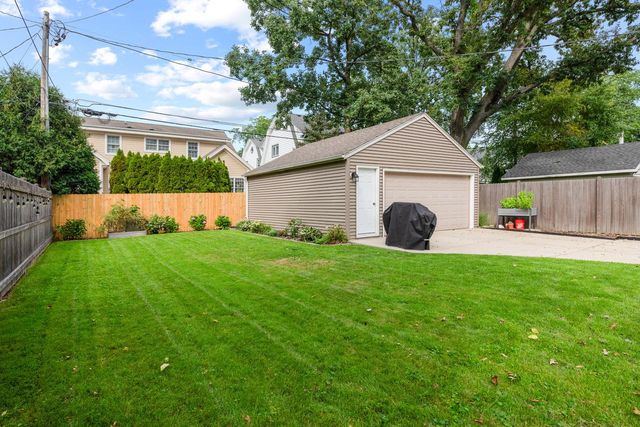 808 E Lake Forest AVENUE, Whitefish Bay, WI 53217