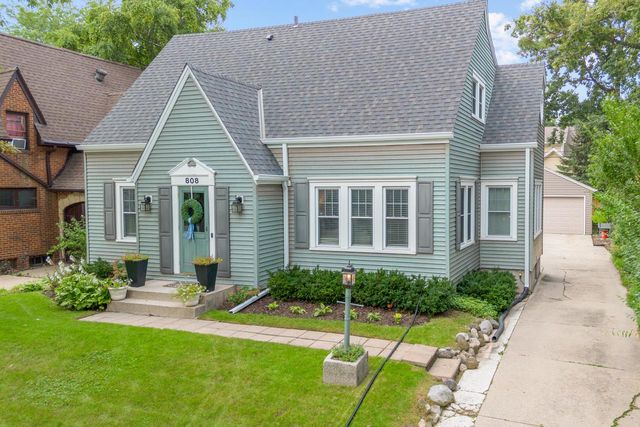 808 E Lake Forest AVENUE, Whitefish Bay, WI 53217