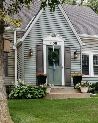 808 E Lake Forest AVENUE, Whitefish Bay, WI 53217