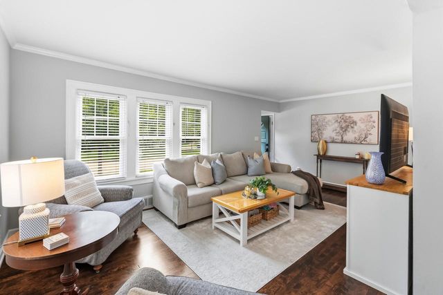 808 E Lake Forest AVENUE, Whitefish Bay, WI 53217