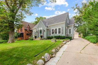 808 E Lake Forest AVENUE, Whitefish Bay, WI 53217