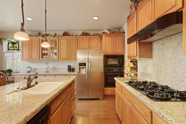 2043 Derrick Ave, Manteca, CA 95337