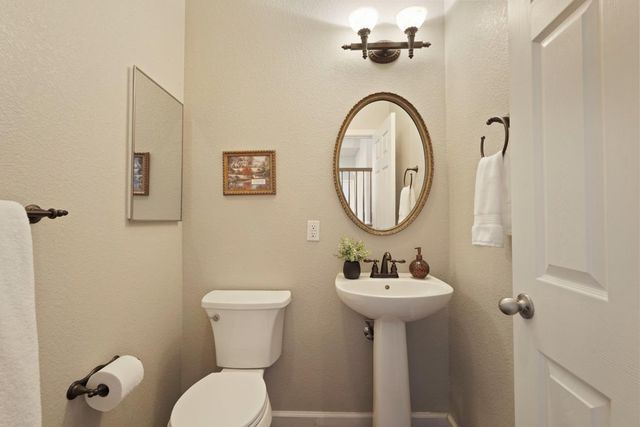 2043 Derrick Ave, Manteca, CA 95337