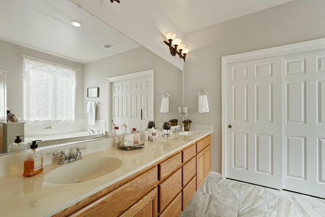 2043 Derrick Ave, Manteca, CA 95337