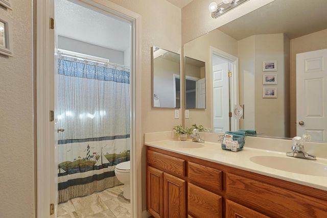 2043 Derrick Ave, Manteca, CA 95337