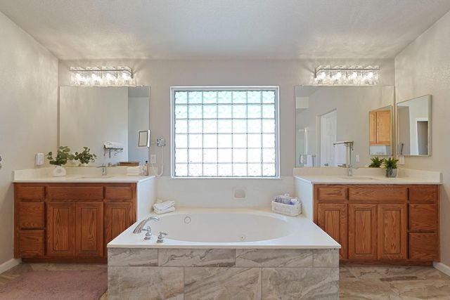 2043 Derrick Ave, Manteca, CA 95337