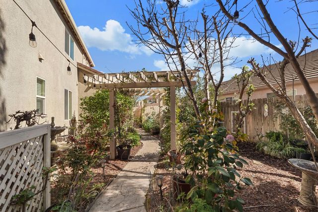 2043 Derrick Ave, Manteca, CA 95337