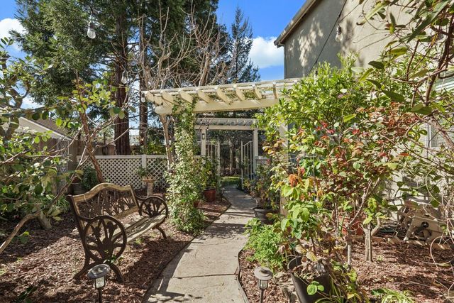 2043 Derrick Ave, Manteca, CA 95337