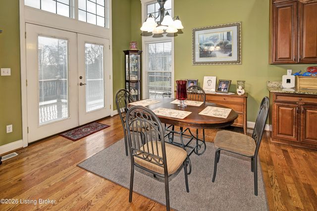 7910 Wooded Ridge Dr, Louisville, KY 40214