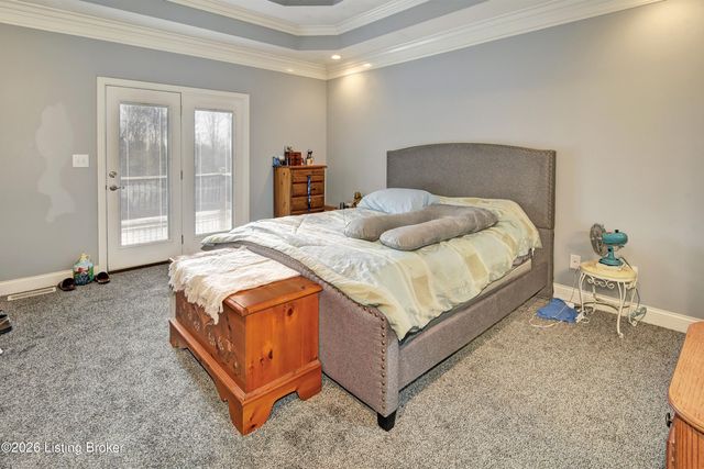 7910 Wooded Ridge Dr, Louisville, KY 40214