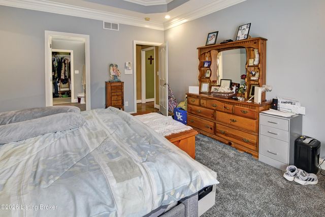 7910 Wooded Ridge Dr, Louisville, KY 40214