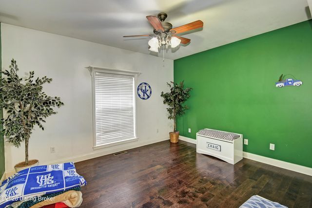 7910 Wooded Ridge Dr, Louisville, KY 40214