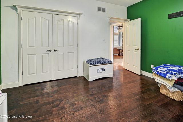 7910 Wooded Ridge Dr, Louisville, KY 40214