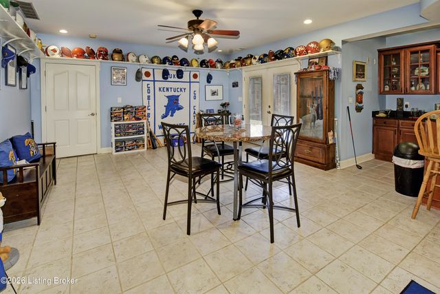 7910 Wooded Ridge Dr, Louisville, KY 40214