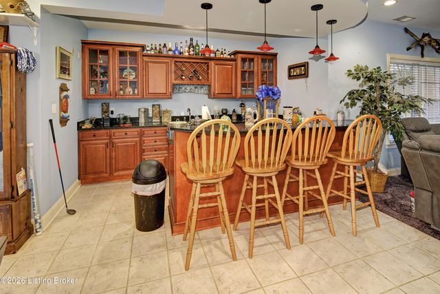 7910 Wooded Ridge Dr, Louisville, KY 40214