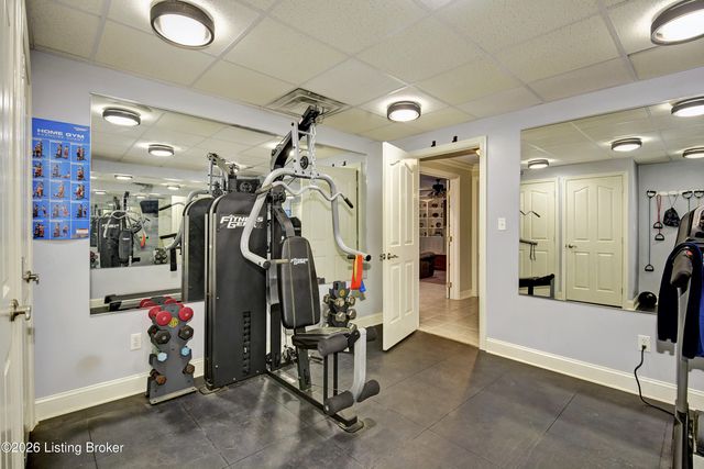 7910 Wooded Ridge Dr, Louisville, KY 40214