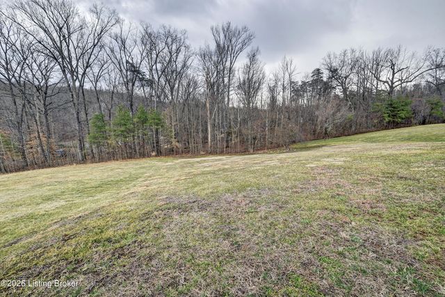 7910 Wooded Ridge Dr, Louisville, KY 40214