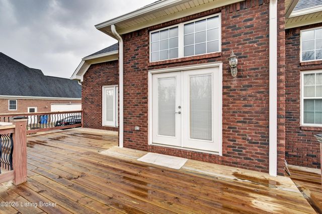 7910 Wooded Ridge Dr, Louisville, KY 40214