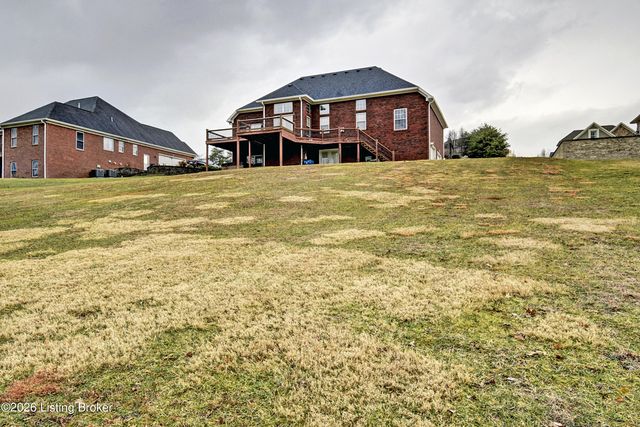 7910 Wooded Ridge Dr, Louisville, KY 40214