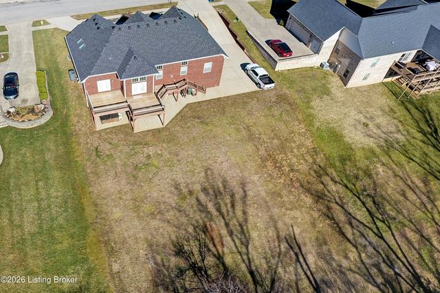 7910 Wooded Ridge Dr, Louisville, KY 40214