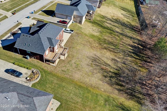 7910 Wooded Ridge Dr, Louisville, KY 40214