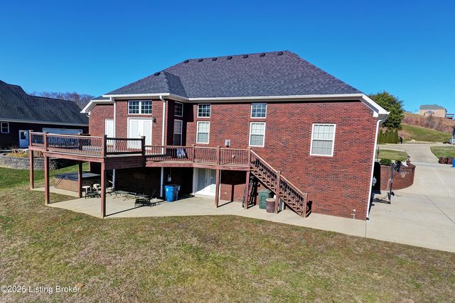 7910 Wooded Ridge Dr, Louisville, KY 40214