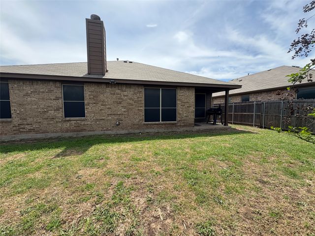 404 Brookhollow Lane, Saginaw, TX 76131