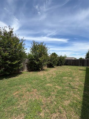 404 Brookhollow Lane, Saginaw, TX 76131