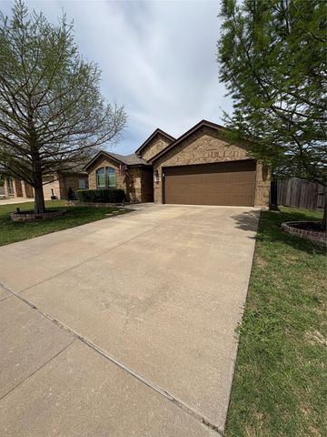 404 Brookhollow Lane, Saginaw, TX 76131