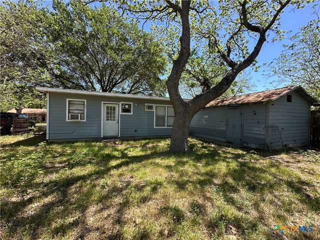 908 Pecan Street, Seguin, TX 78155