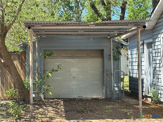 908 Pecan Street, Seguin, TX 78155