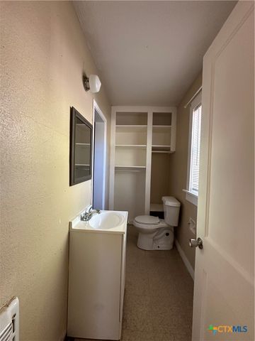 908 Pecan Street, Seguin, TX 78155